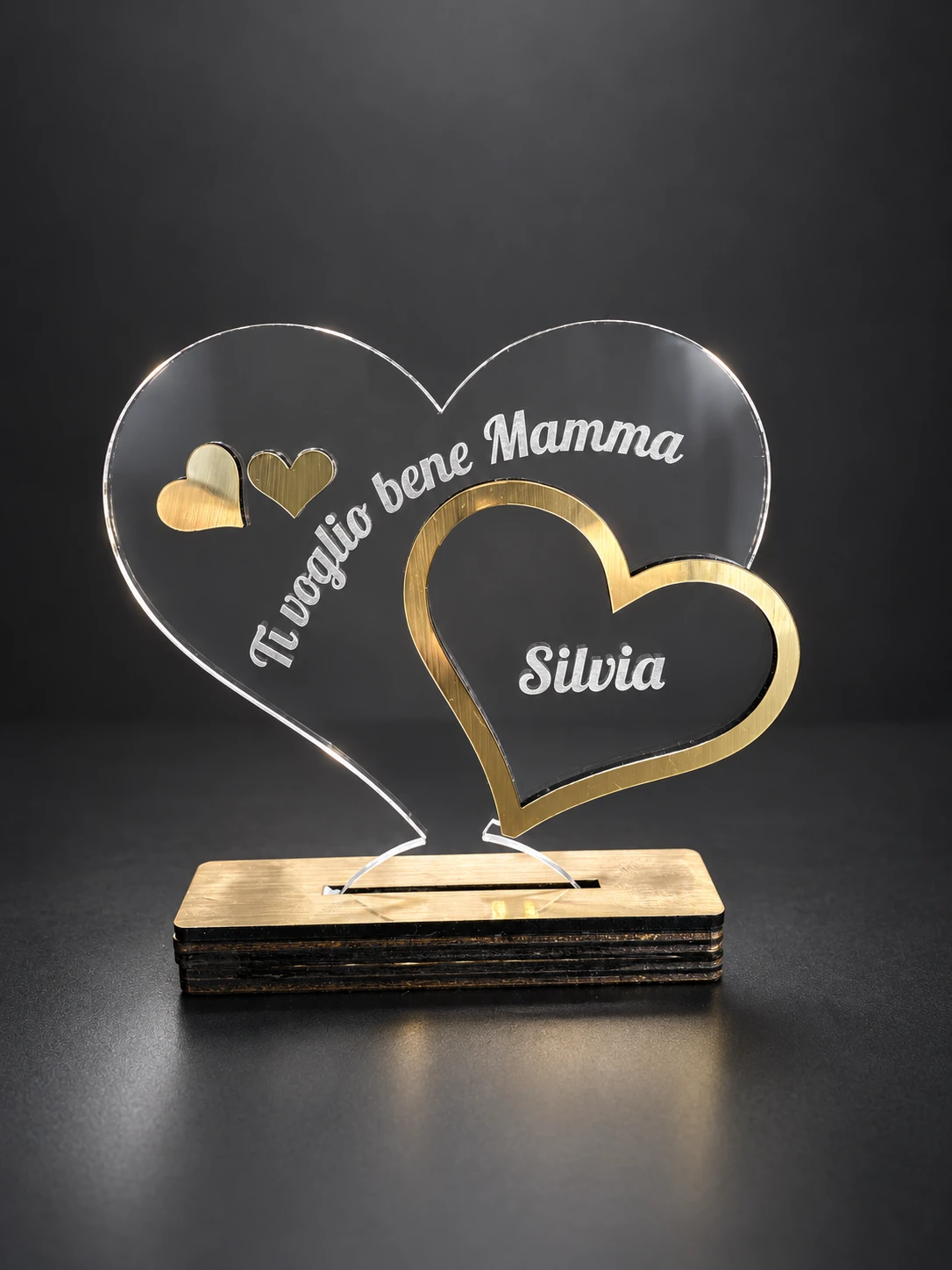 Cuore trasparente con dedica Ti voglio bene Mamma, nome Silvia e dettagli dorati su base